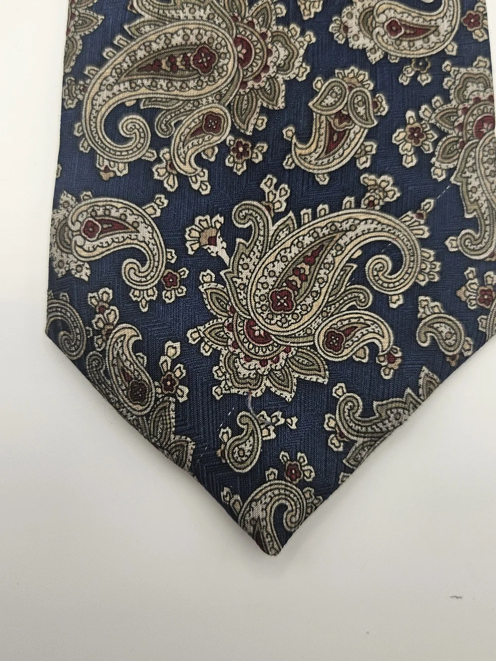 Classic Paisley Silk Tie Navy with Beige & Burgundy Accents Poleyster Mens #4089